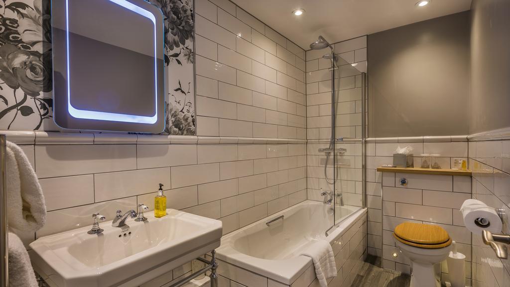 The Three Swans Hotel, Hungerford, Berkshire Pokoj fotografie